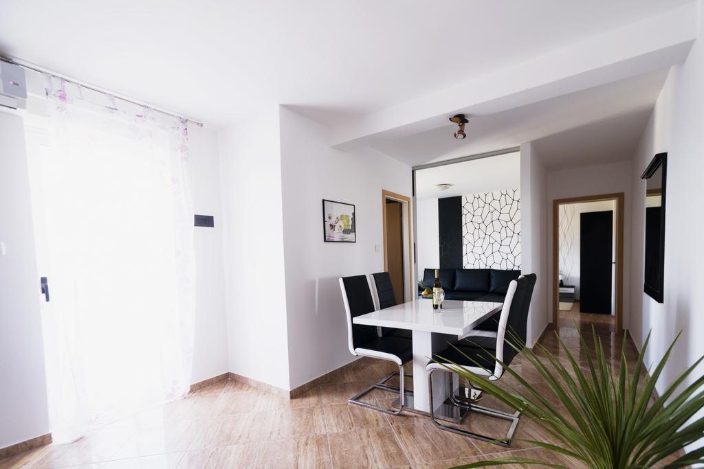 Apartments Toka Petrcane Rom bilde