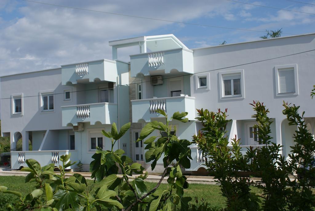 Apartments Toka Petrcane Eksteriør bilde